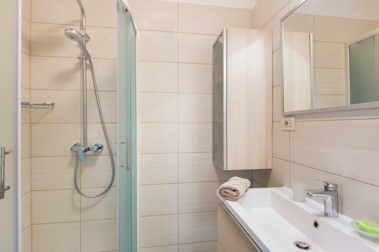 Apartment Dora Rabac Esterno foto